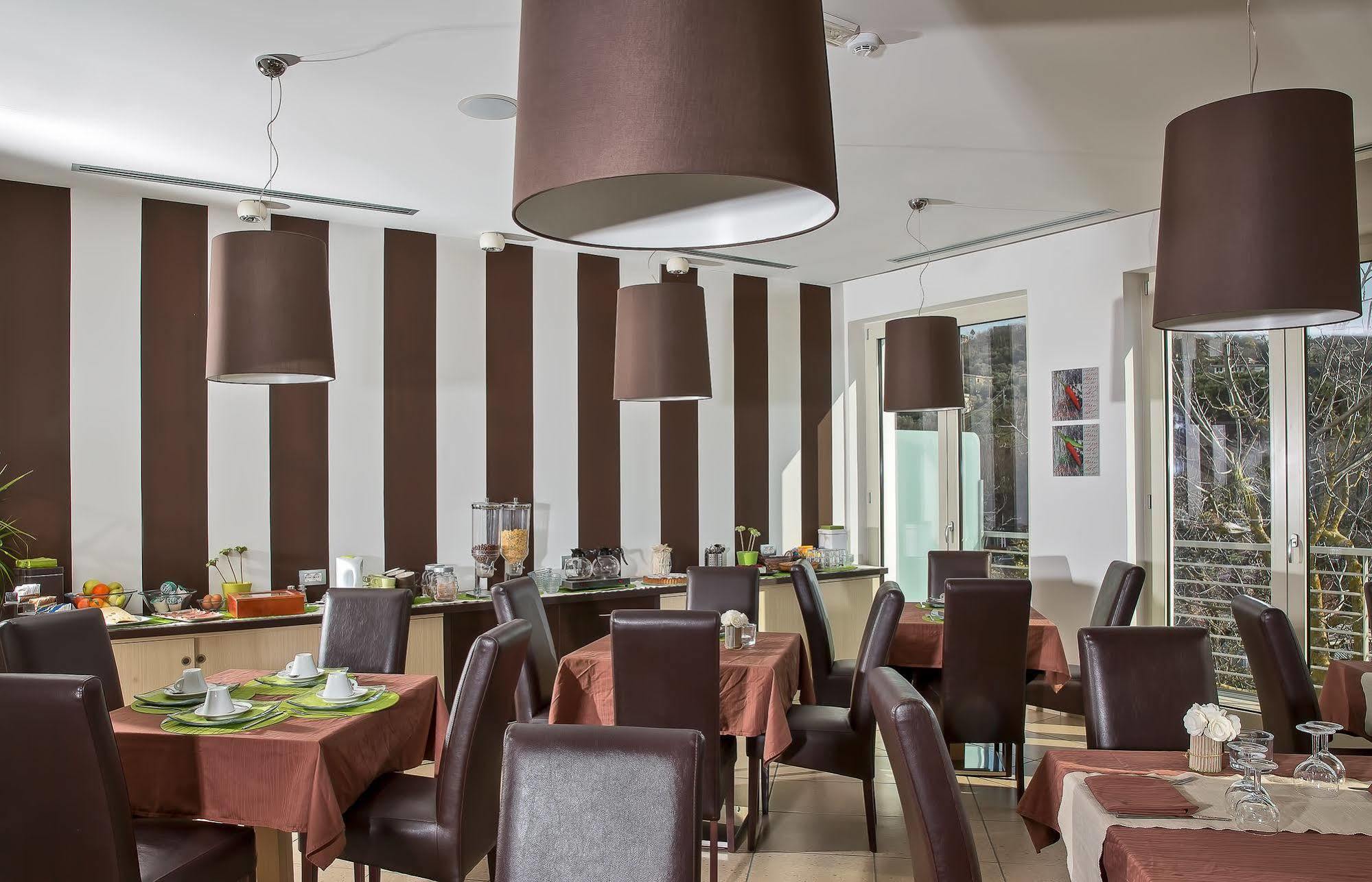 Bed and Breakfast De Maria House SantʼAgata sui Due Golfi Exterior foto