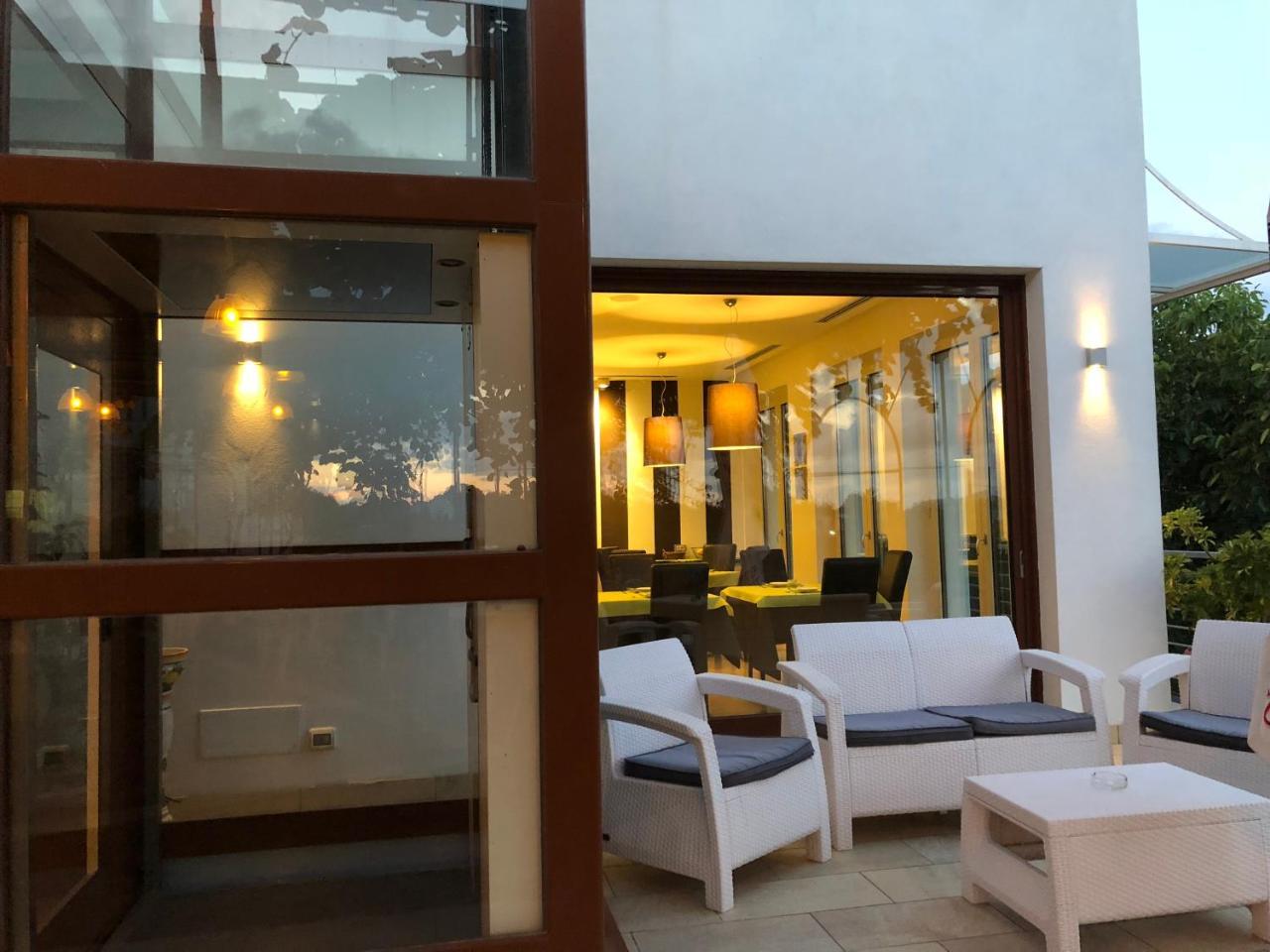 Bed and Breakfast De Maria House SantʼAgata sui Due Golfi Exterior foto