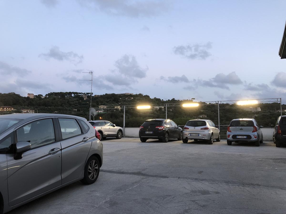 Bed and Breakfast De Maria House SantʼAgata sui Due Golfi Exterior foto